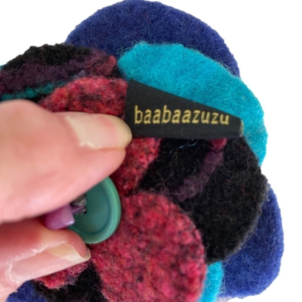 BAABAAZUZU Brooch Wool OS - Picture 3 of 5